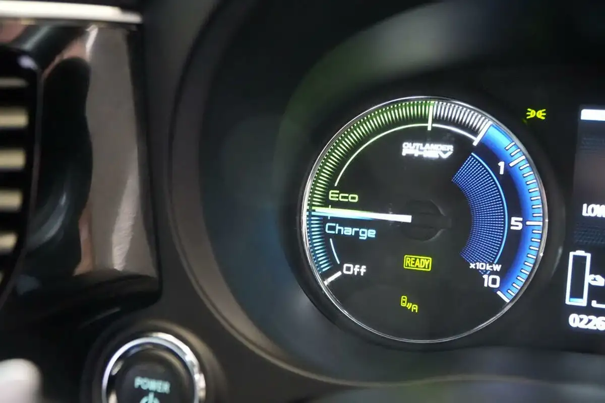 2021-mitsubishi-outlander-24-dynamic-phev-big-41