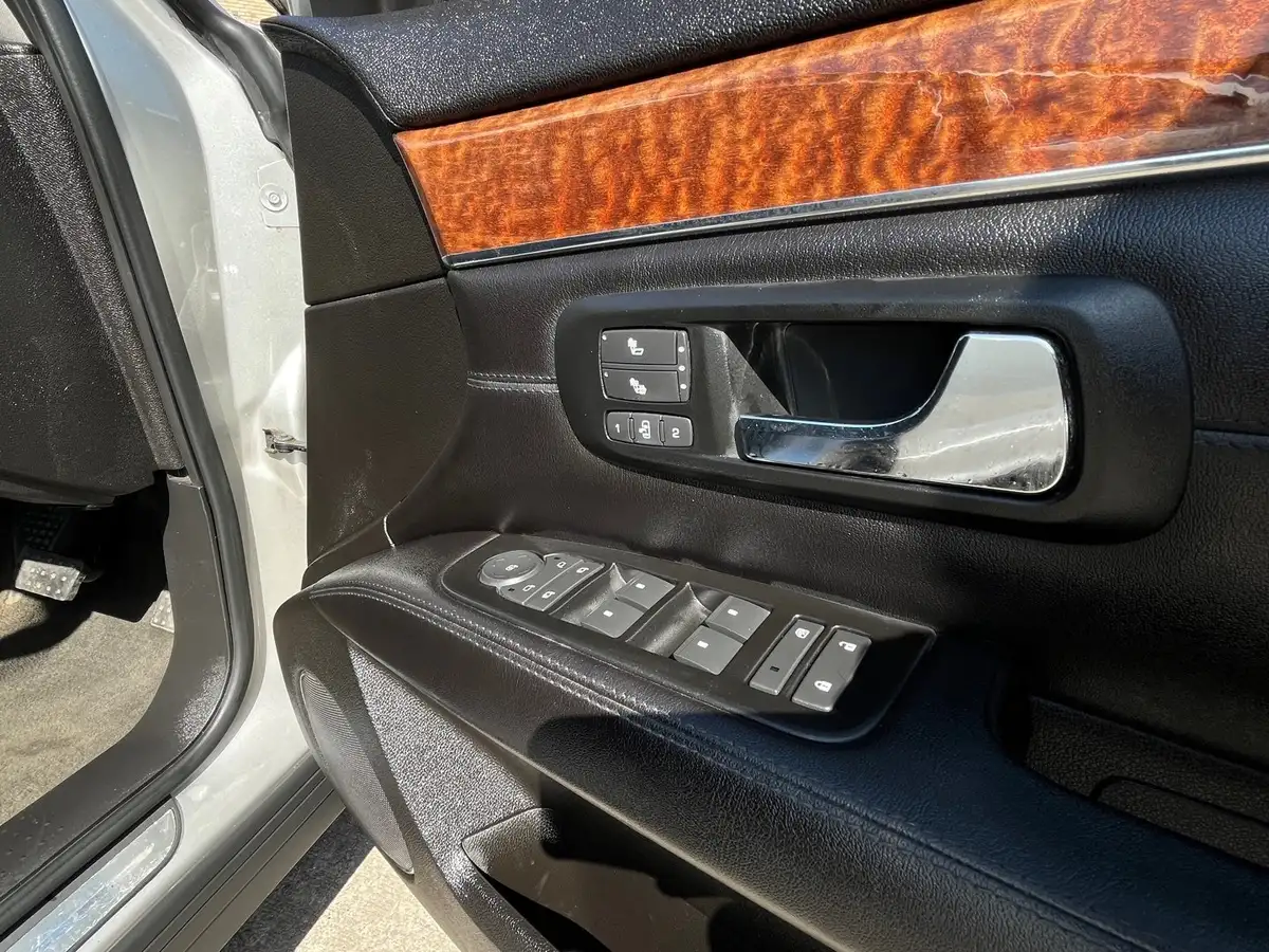 2009-cadillac-srx-46-sport-luxury-big-12
