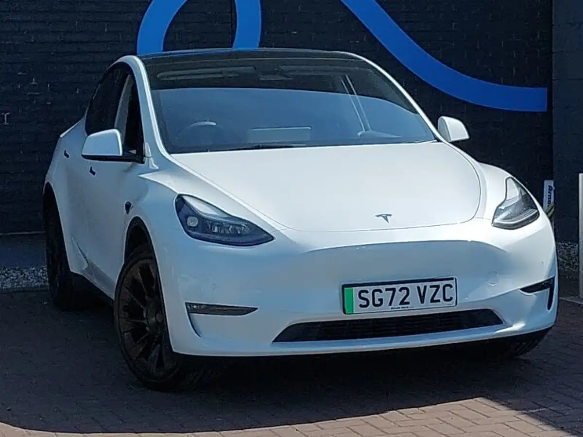 2022-tesla-model-y-e-long-range-big-0