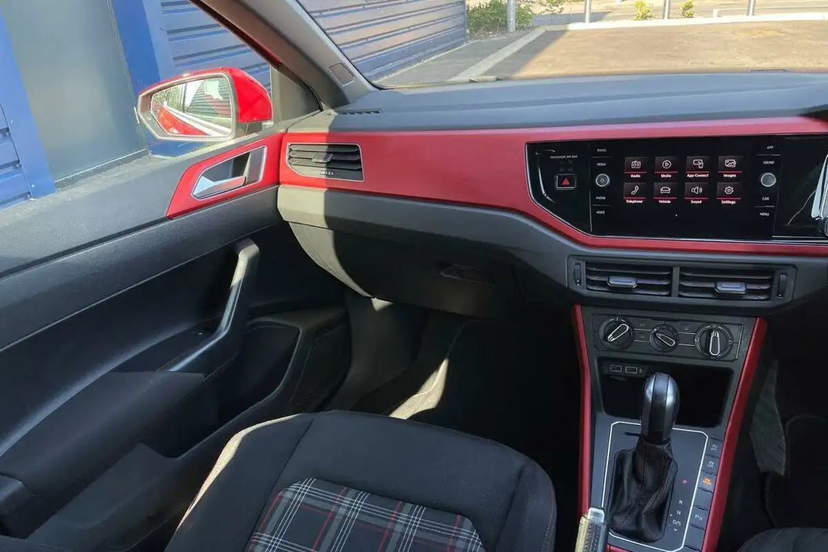 2020-volkswagen-polo-20-tsi-gti-big-30