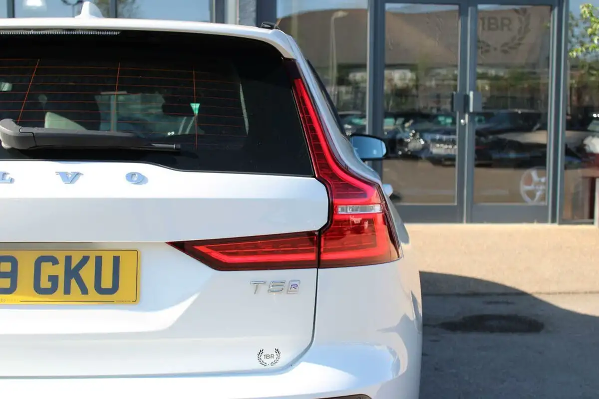 2019-volvo-v60-20-t5-r-design-ss-big-26