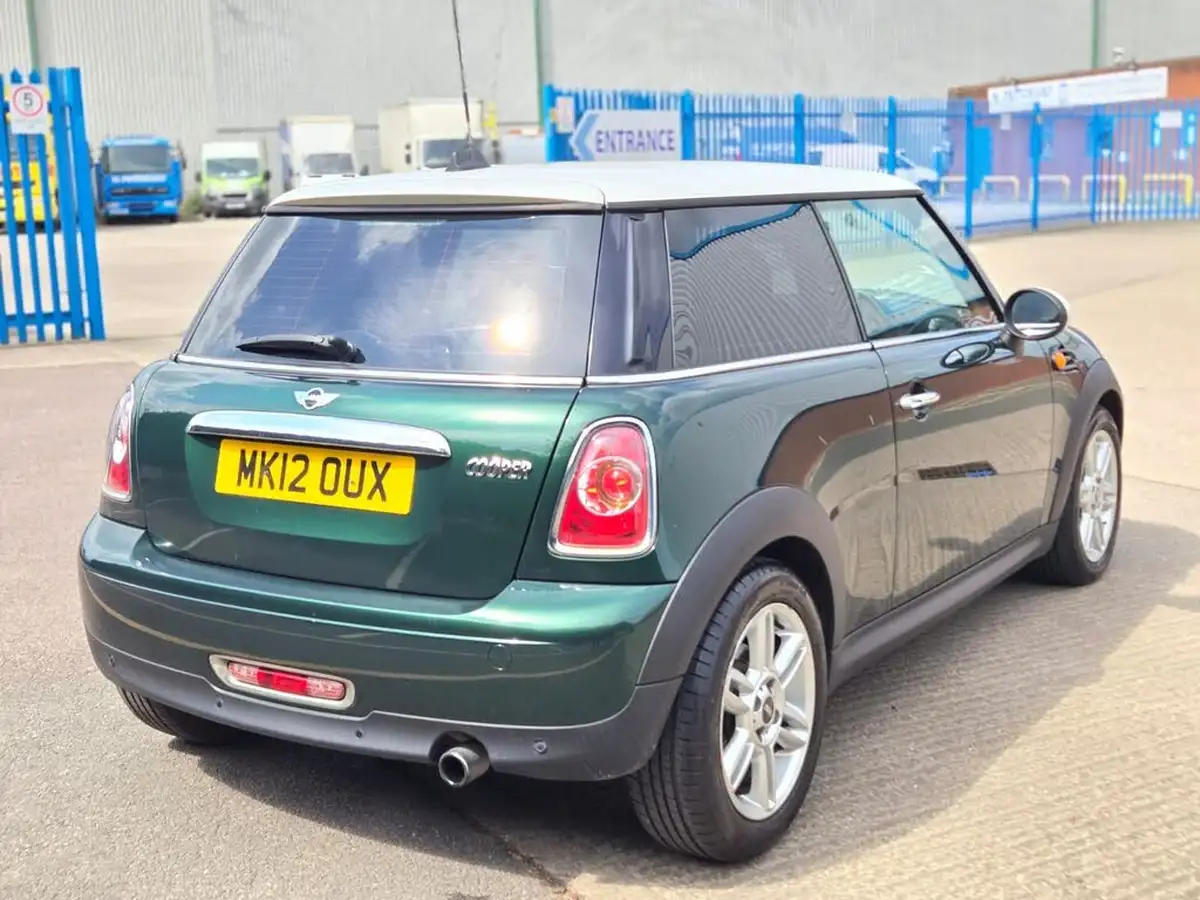 2012-mini-cooper-16-cooper-122bhp-hatchback-3d-big-9