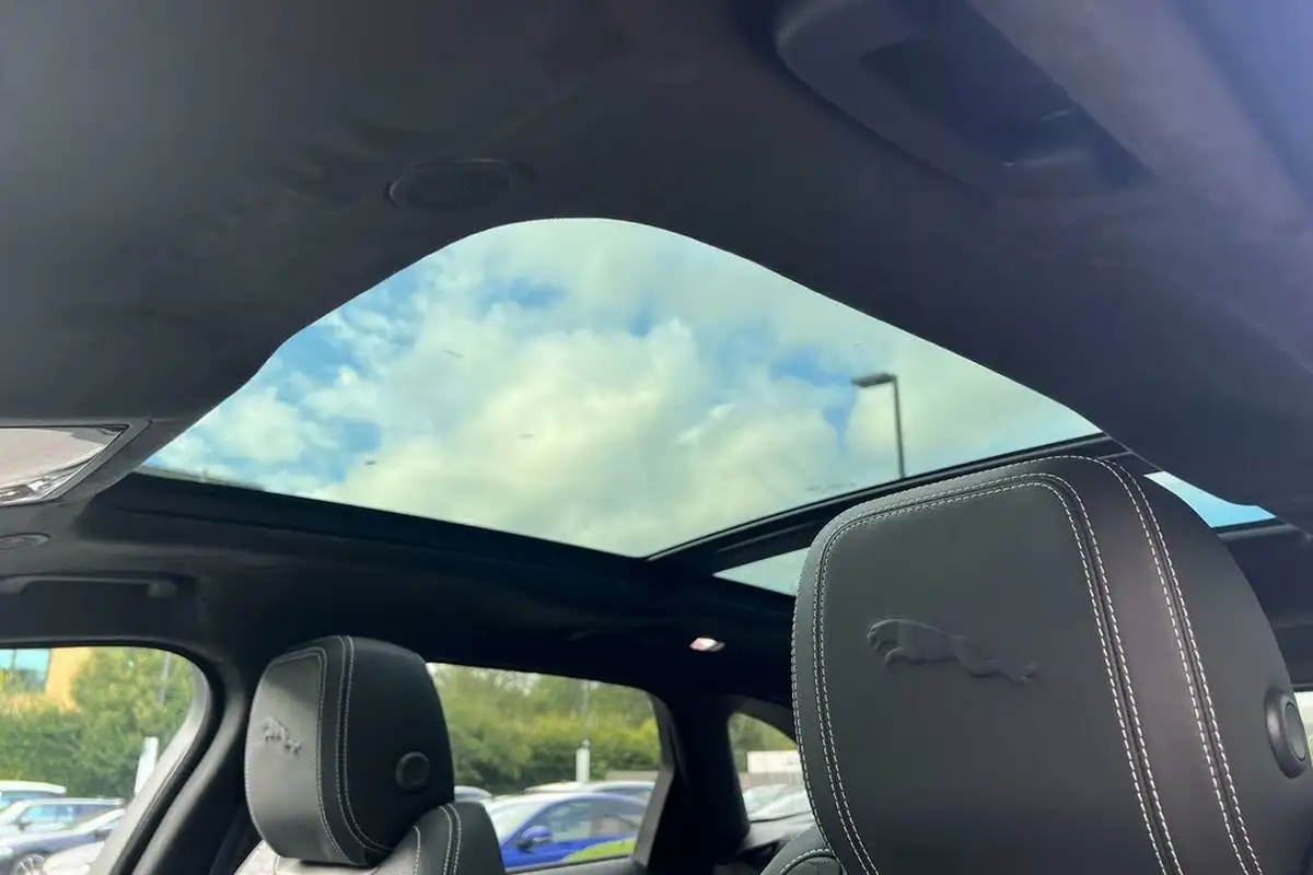 2024-jaguar-f-pace-20-d200-r-dynamic-hse-black-big-4