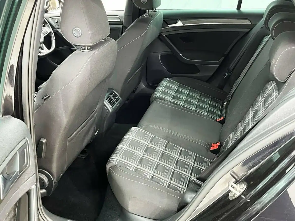 2018-volkswagen-golf-20tdi-gtd-hatchback-5d-big-33