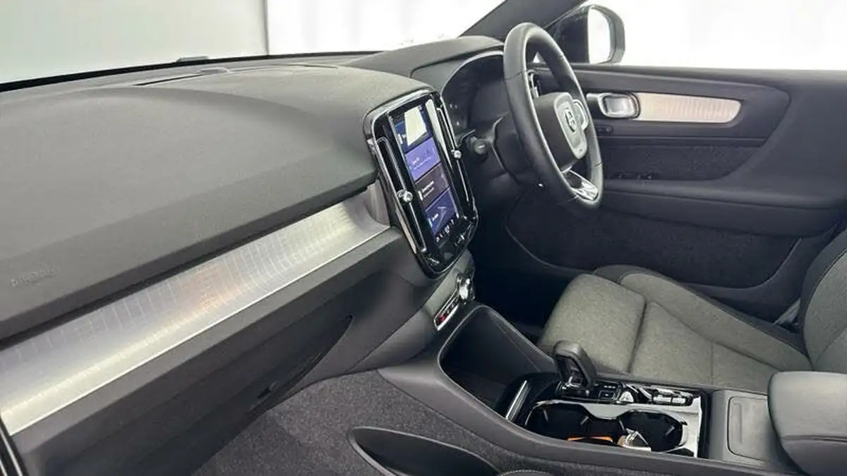 2024-volvo-xc40-20-b3-plus-big-1