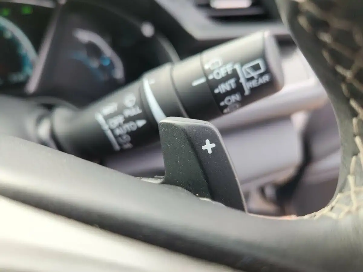 2017-honda-civic-10-vtec-turbo-sr-cvt-big-23
