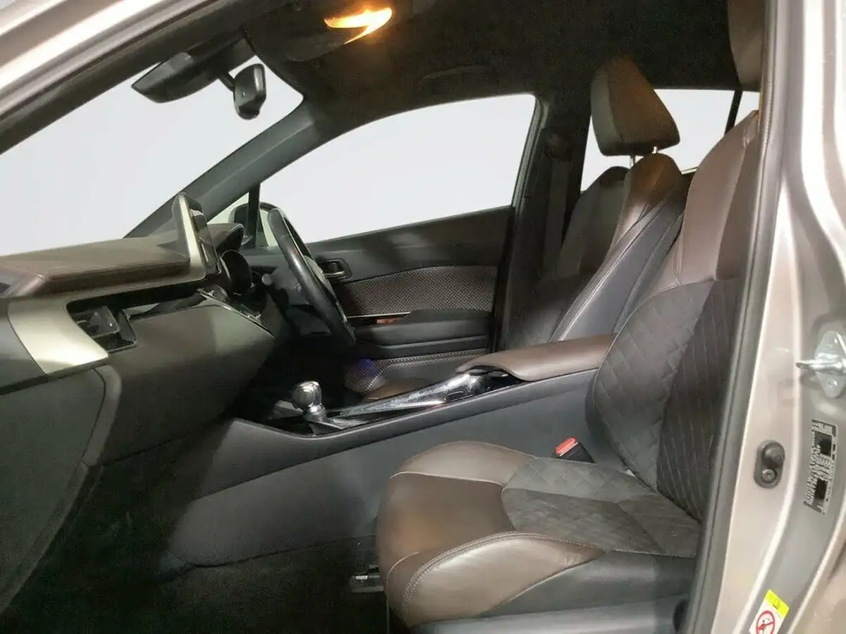 2017-toyota-c-hr-12-excel-cvt-big-10