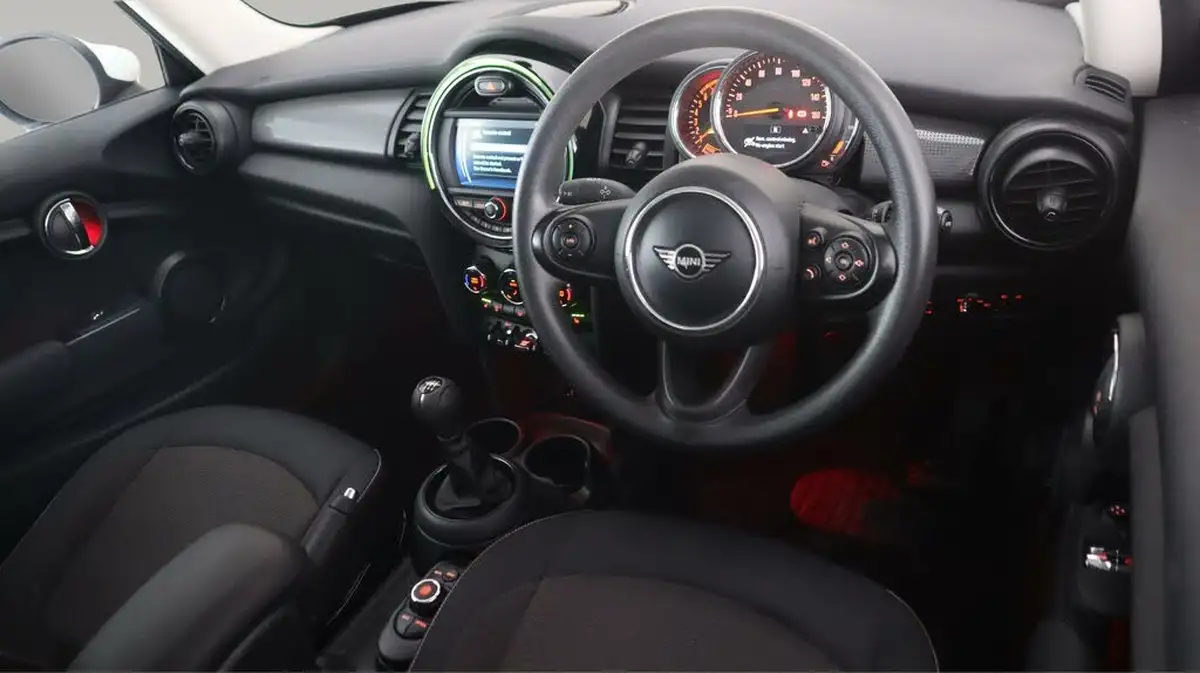 2020-mini-cooper-15-cooper-classic-hatchback-3d-big-9