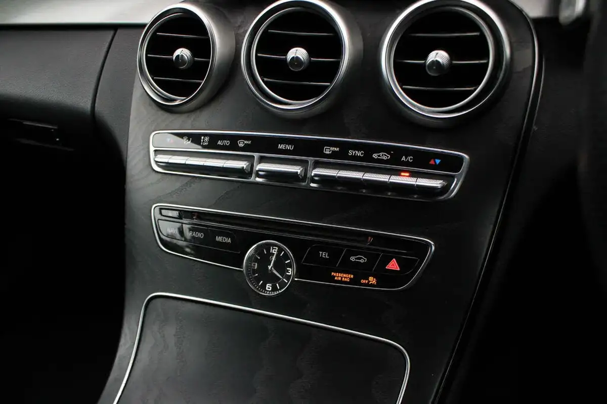 2017-mercedes-benz-c-class-21d-c220d-amg-line-ss-cabriolet-2d-4matic-9g-tronic-plus-big-19
