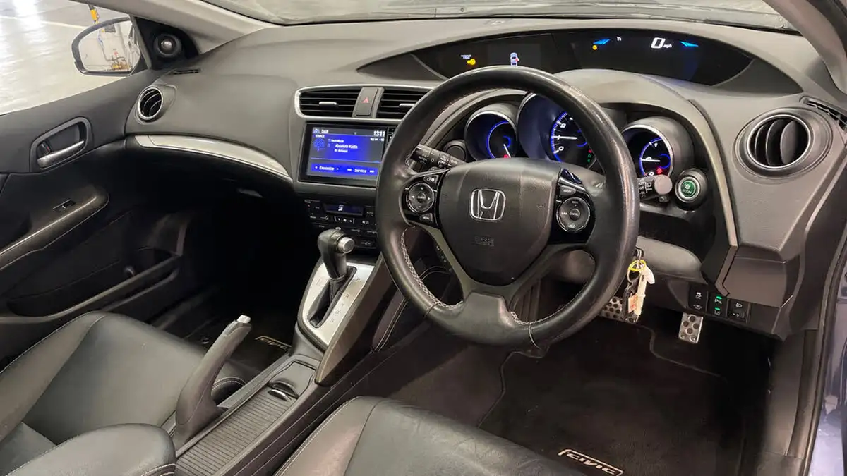 2016-honda-civic-18-i-vtec-sr-dasp-hatchback-auto-big-8