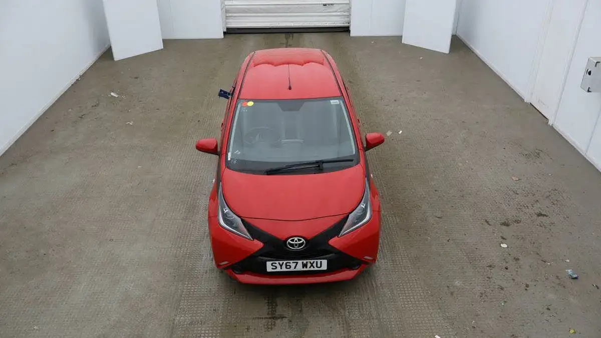 2017-toyota-aygo-10-vvt-i-x-play-71bhp-5d-big-1