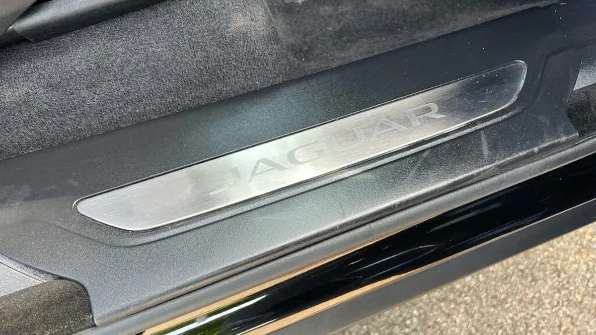 2023-jaguar-f-pace-20-p250-r-dynamic-se-black-big-20