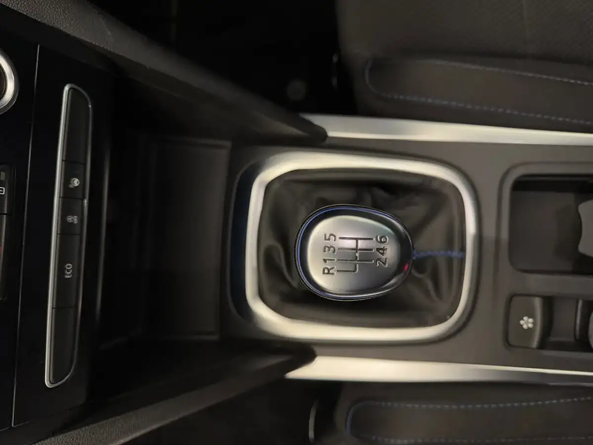 2020-renault-megane-13-tce-gt-line-hatchback-big-15