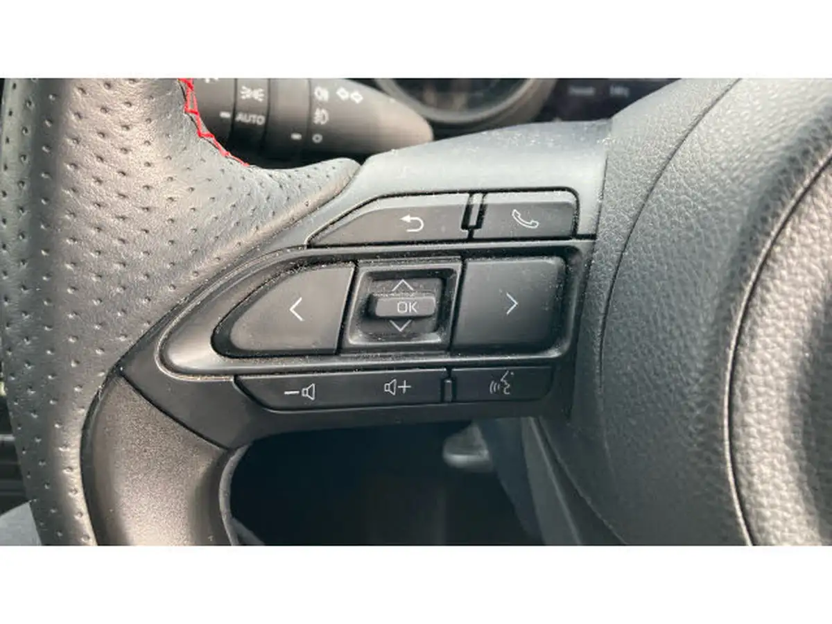 2023-toyota-yaris-15-vvt-i-gr-sport-114bhp-big-36