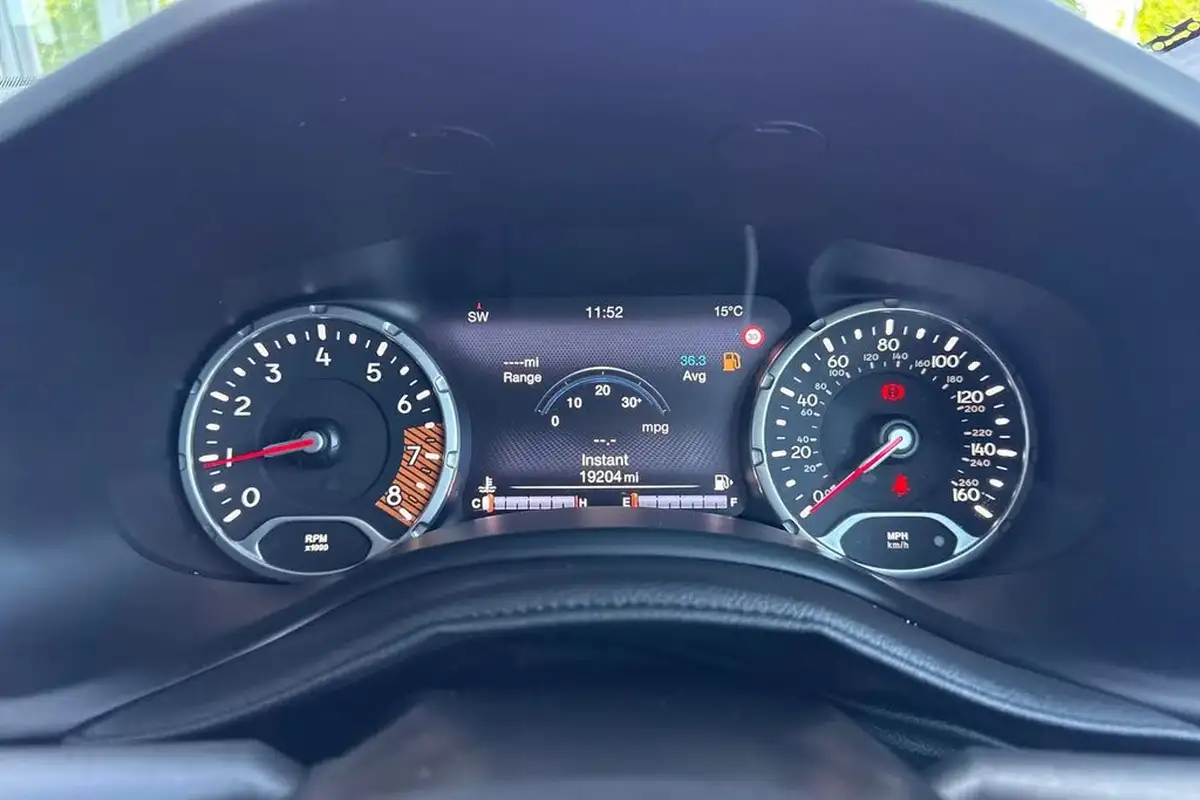 2021-jeep-renegade-10-gse-limited-big-36