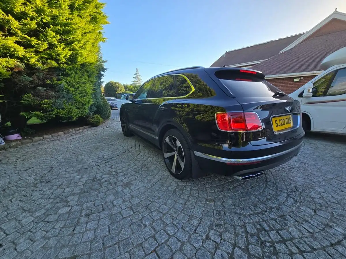 2019-bentley-bentayga-40-v8-big-12