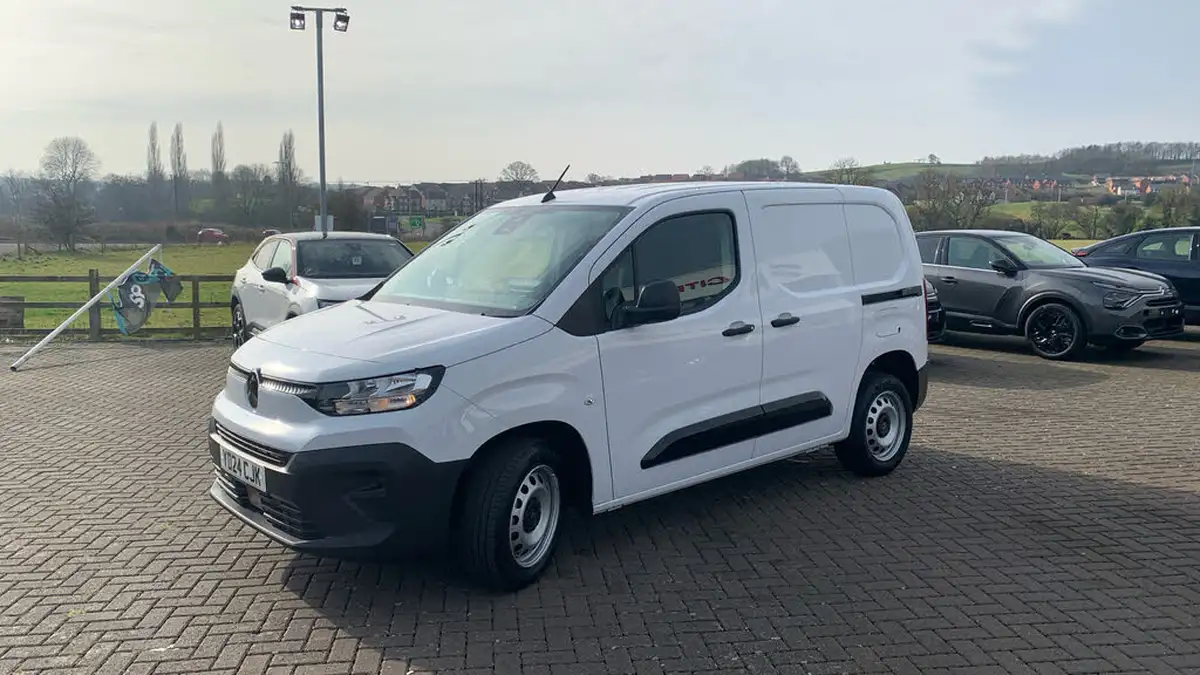 2024-citroen-berlingo-15-bluehdi-m-enterprise-100pseu6e-big-6