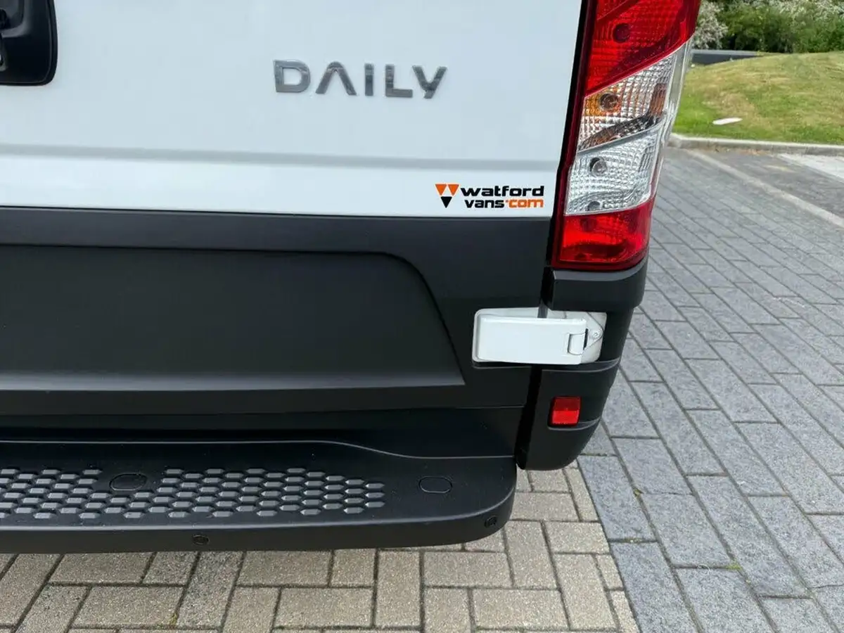 2023-iveco-daily-s-class-23td-35s14v-business-3520mm-h2-136pseu6dt-big-5