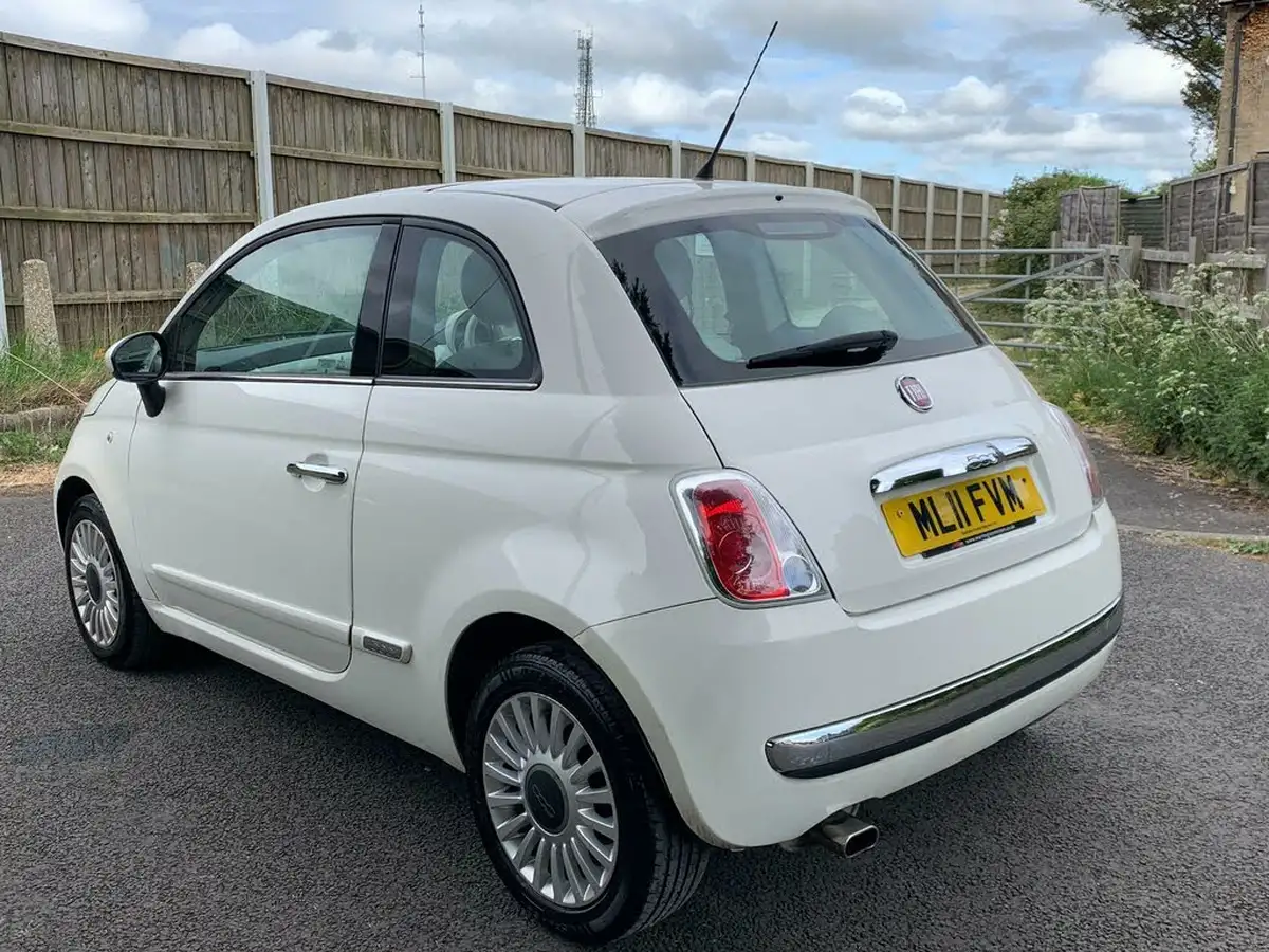 2011-fiat-500-12-lounge-big-3