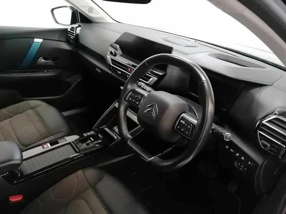 2022-citroen-c4-e-shine-big-9