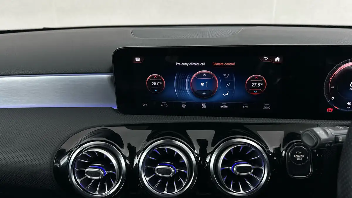2020-mercedes-benz-a-class-13-a250e-amg-line-premium-hatchback-5d-big-30