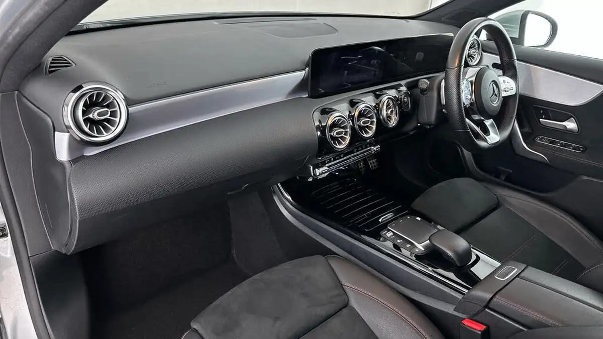 2020-mercedes-benz-a-class-13-a250e-amg-line-premium-hatchback-5d-big-9