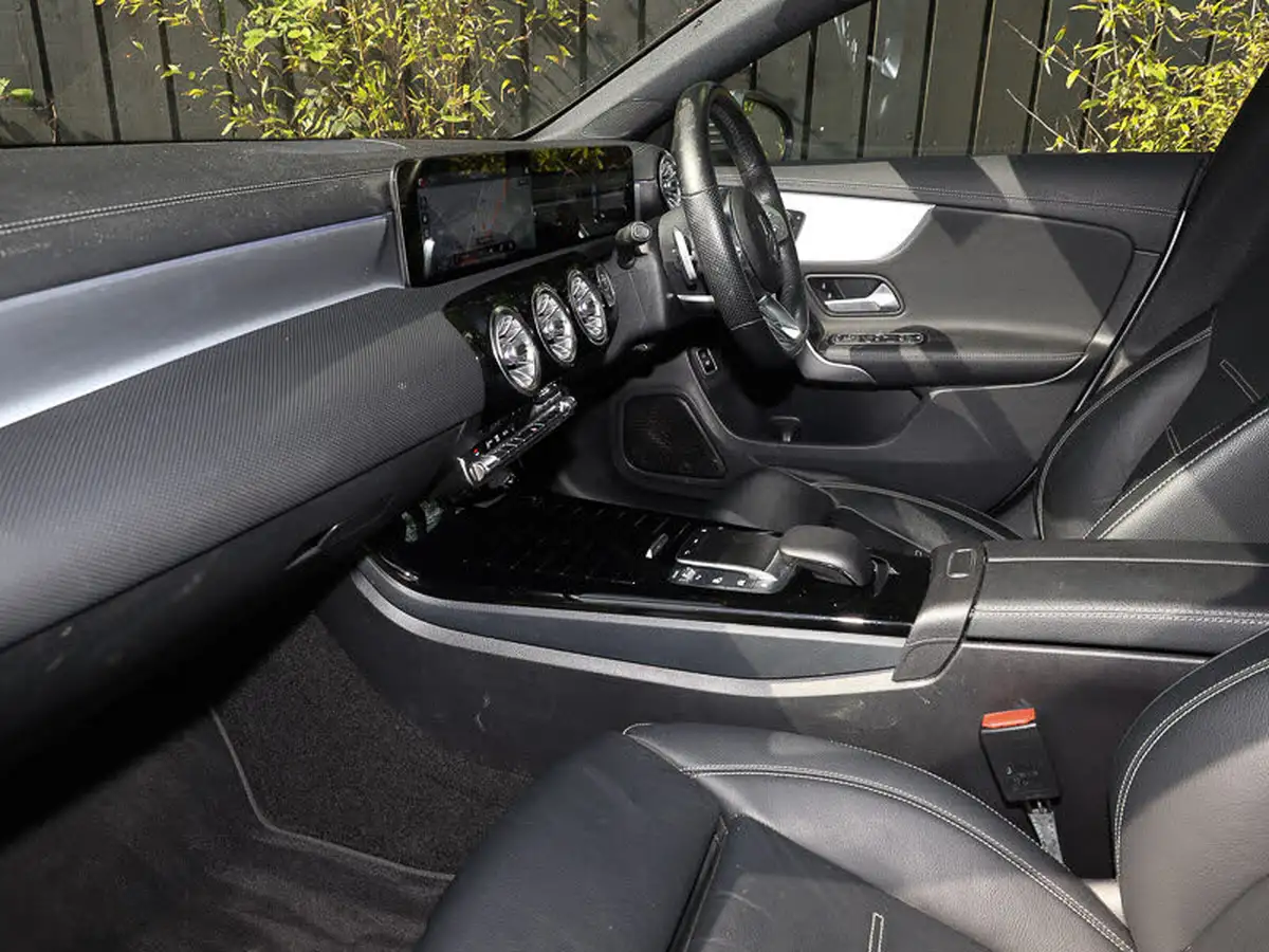 2021-mercedes-benz-cla-13-cla-180-amg-line-premium-plus-coupe-4d-big-2