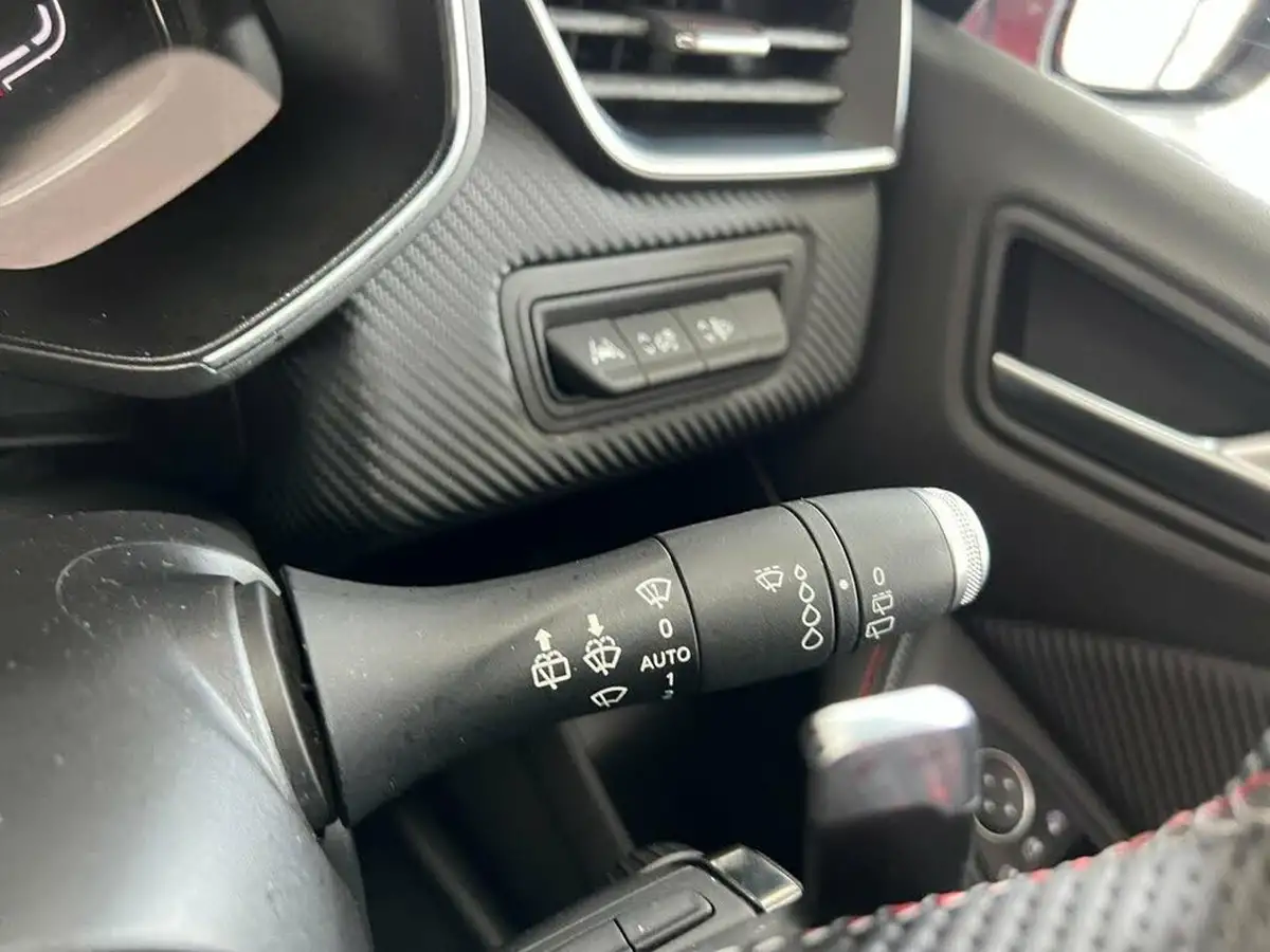 2020-renault-clio-13-tce-rs-line-big-26