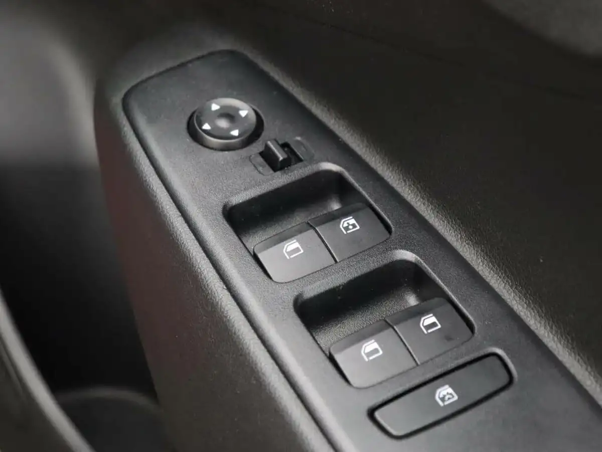2022-hyundai-i10-12-premium-big-17