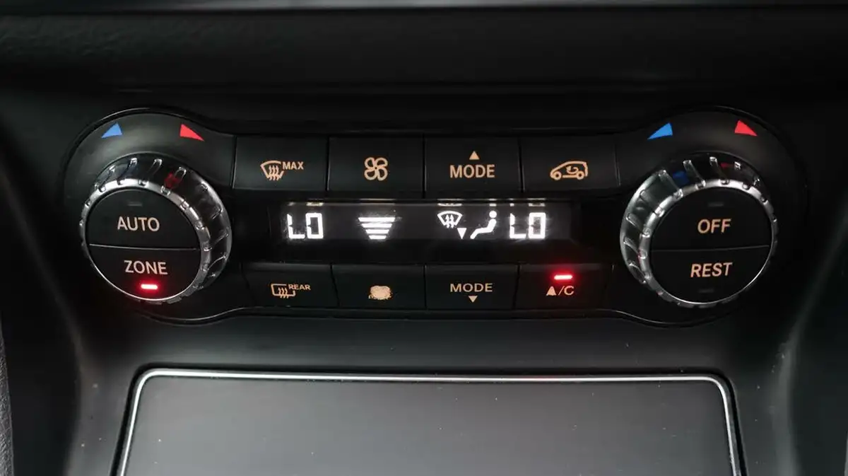 2018-mercedes-benz-gla-class-16-gla-200-amg-line-154bhp-big-12