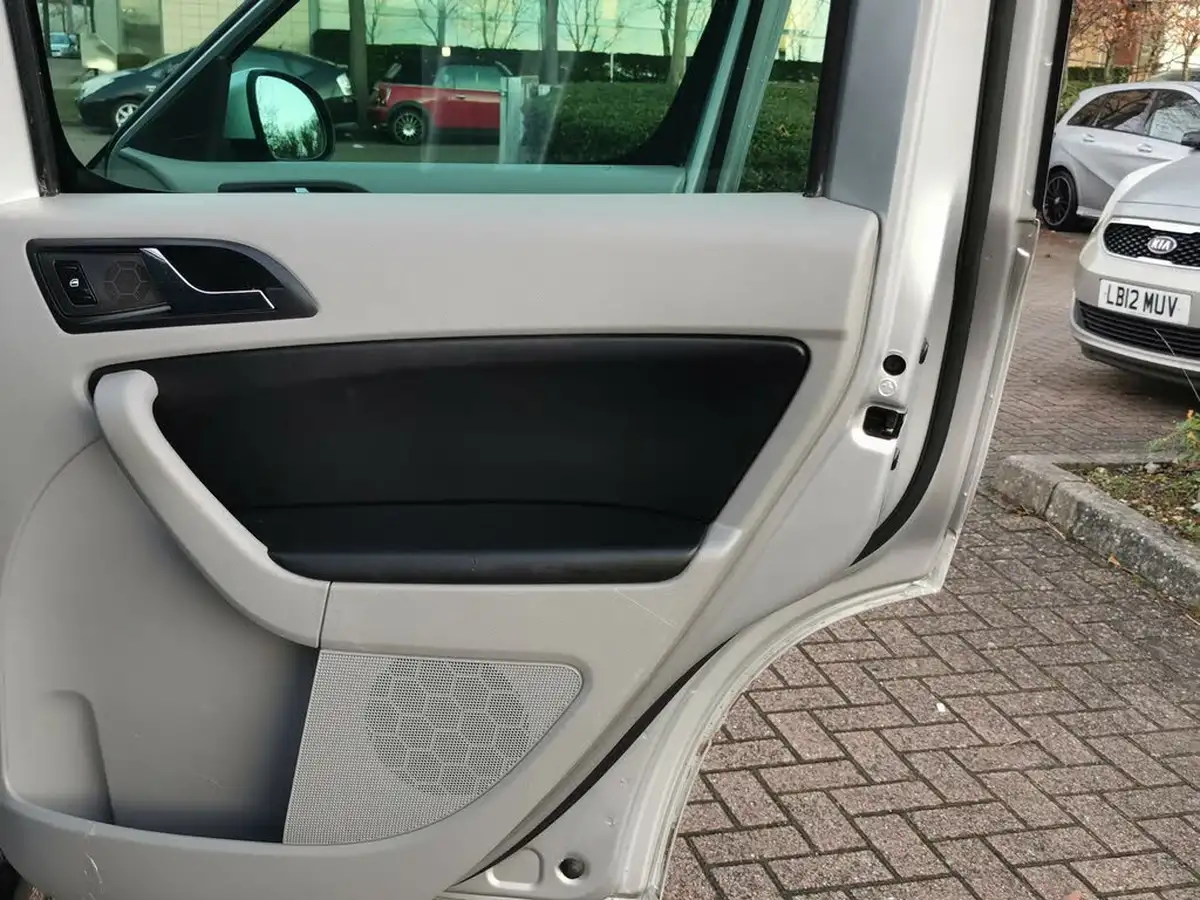 2011-skoda-yeti-14-se-plus-big-24