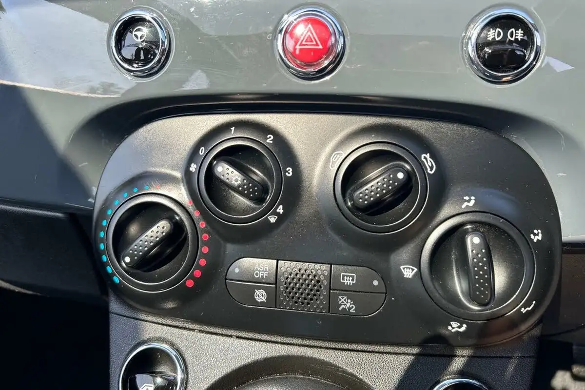 2020-fiat-500-10-lounge-big-12