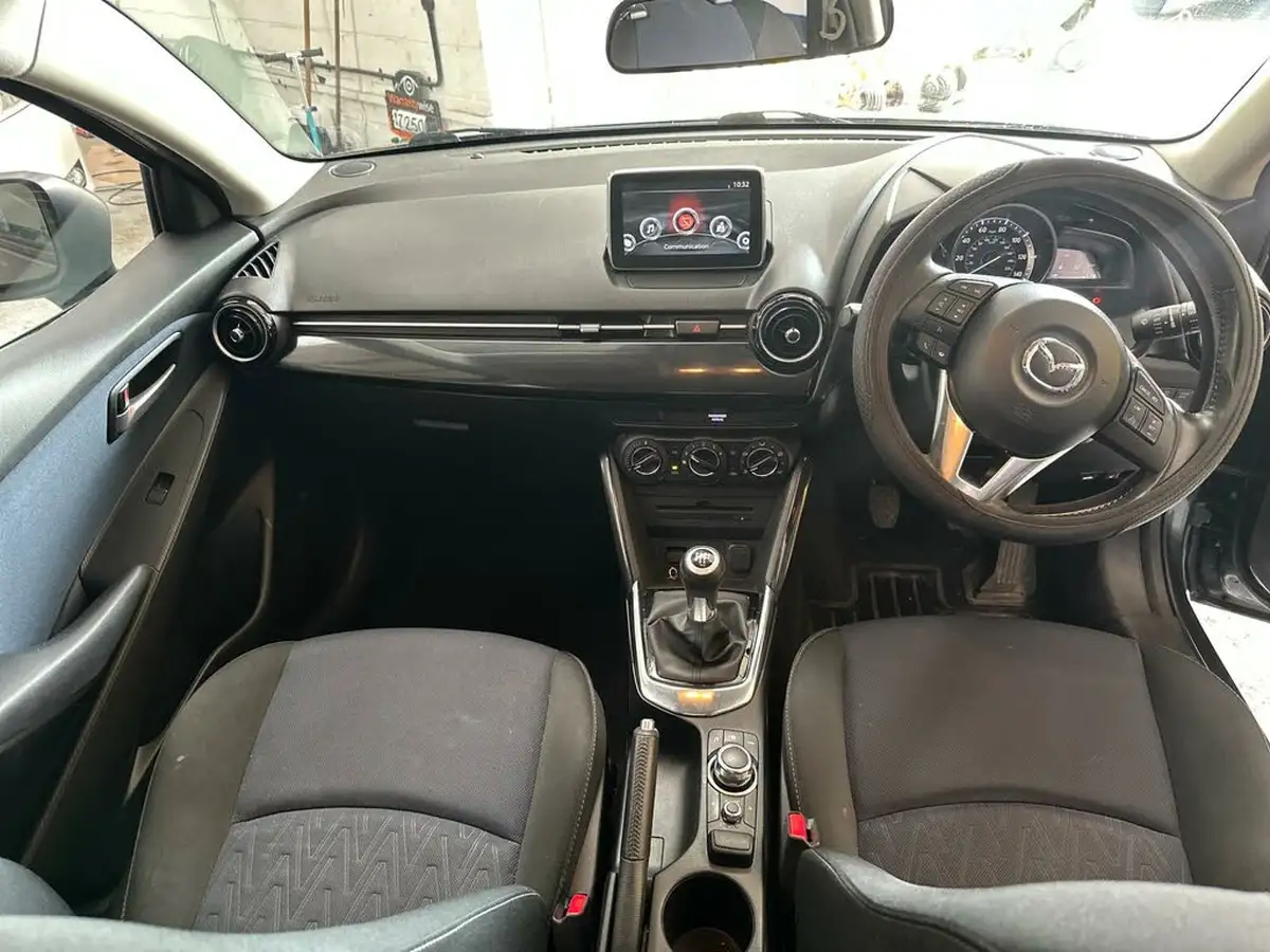 2015-mazda-mazda2-15-se-l-90ps-big-8