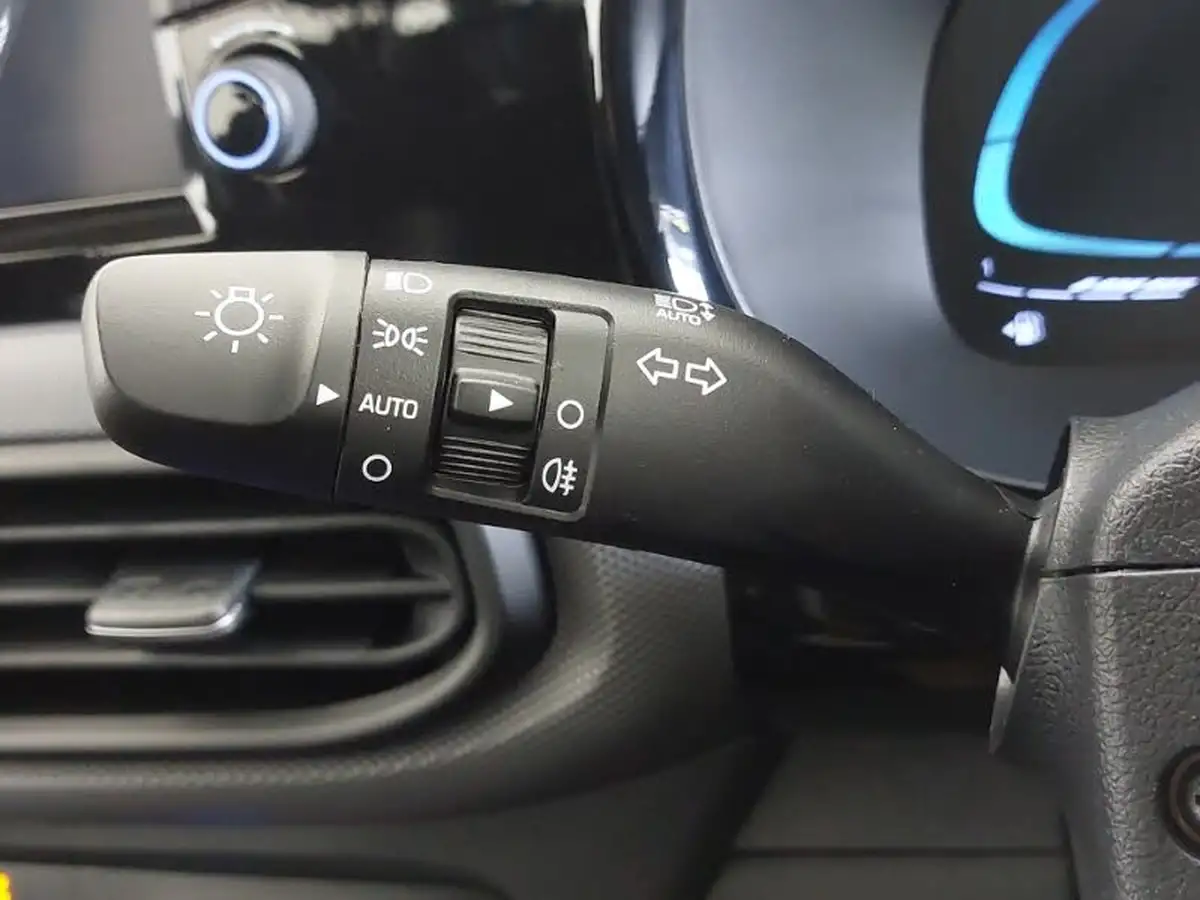 2025-hyundai-i10-12-advance-79ps-auto-big-18