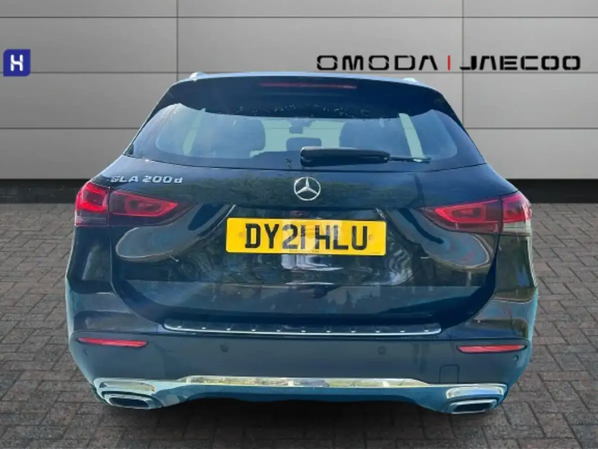 2021-mercedes-benz-gla-class-20d-gla-200d-sport-executive-big-4