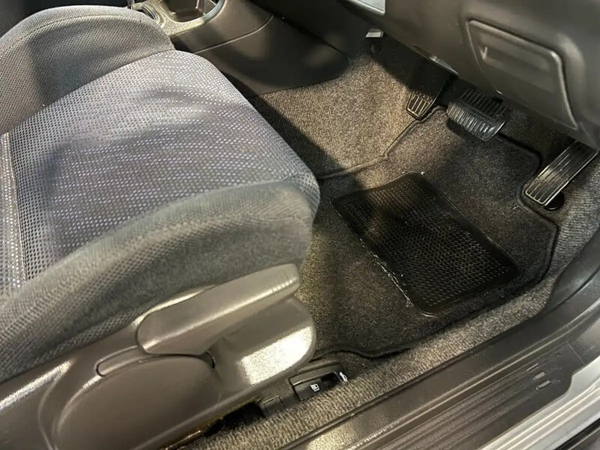2002-subaru-impreza-20-gx-saloon-4d-auto-big-36