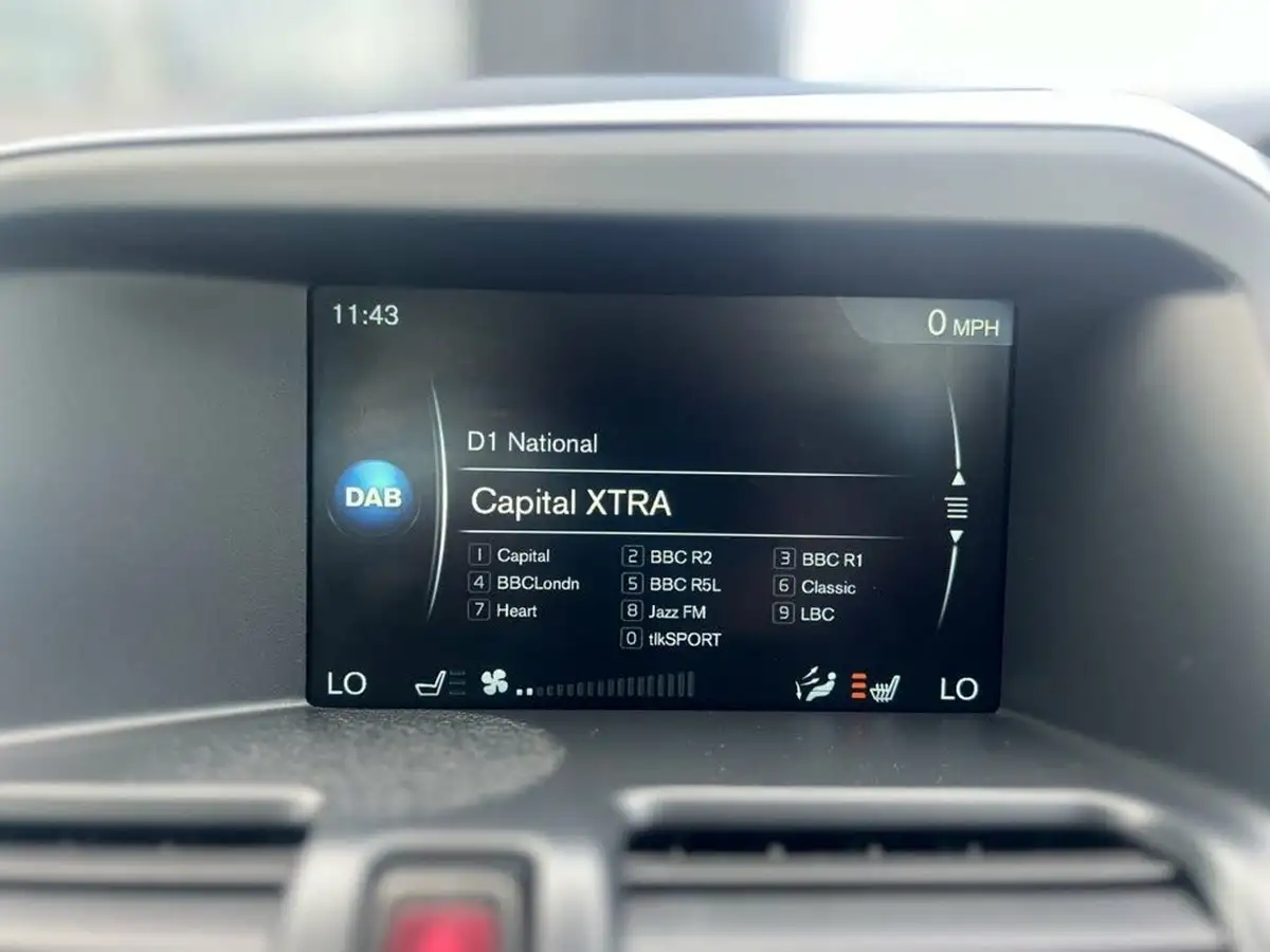 2015-volvo-xc60-24td-d4-se-181bhp-nav-geartronic-big-22