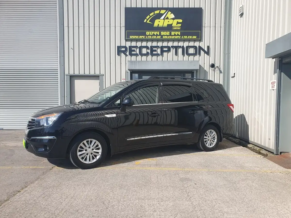 2017-kgm-ssangyong-turismo-22td-ex-big-2