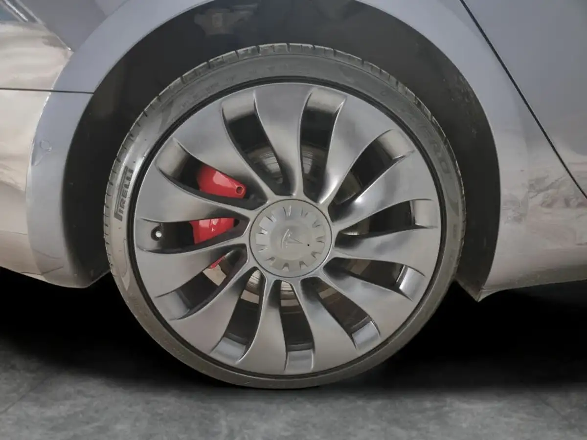 2022-tesla-model-3-e-performance-big-28