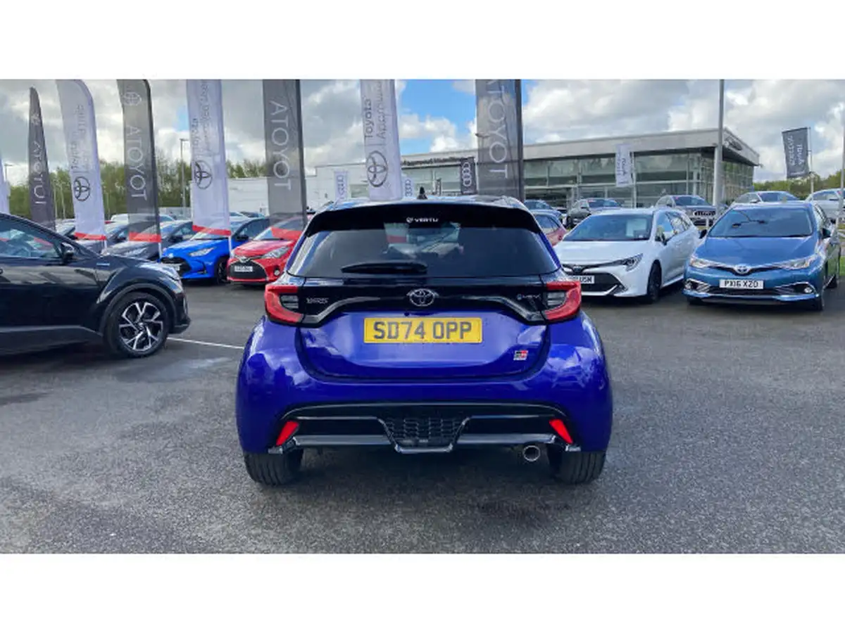 2024-toyota-yaris-15-vvt-i-gr-sport-128bhp-big-18