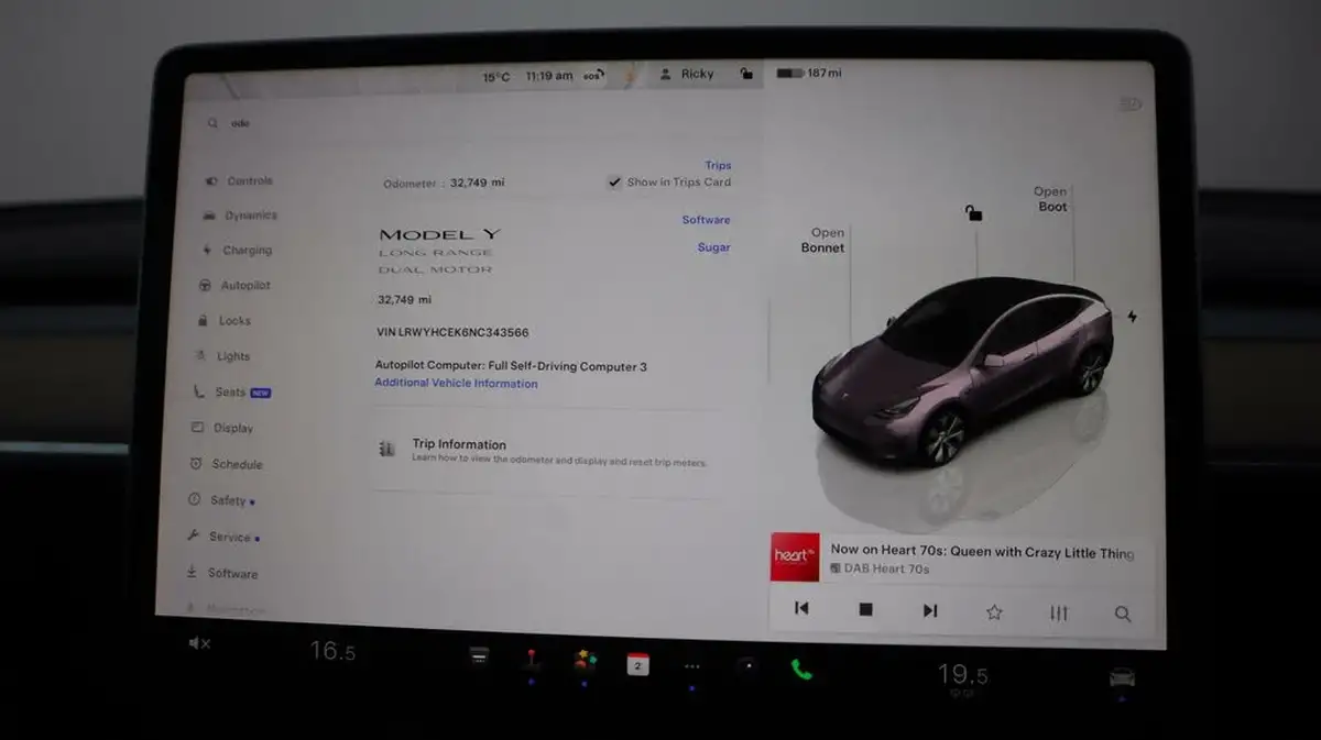 2022-tesla-model-y-e-long-range-big-10