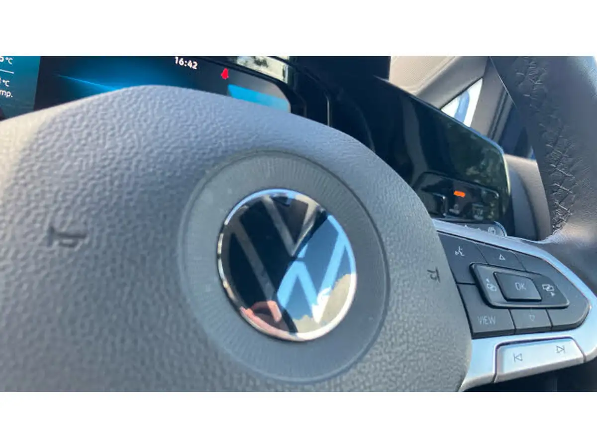 2022-volkswagen-golf-15-tsi-life-130ps-hatchback-big-45