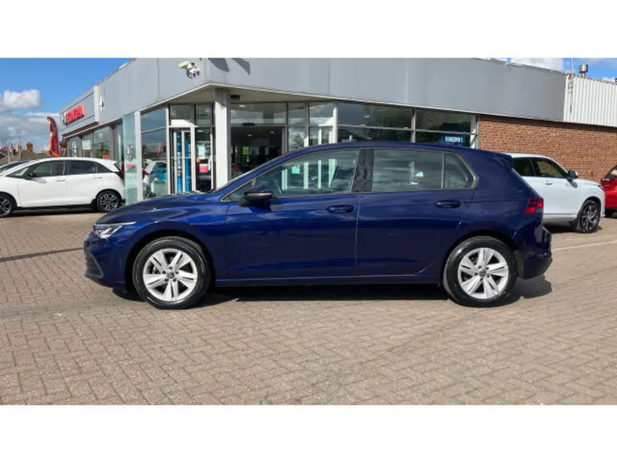 2022-volkswagen-golf-15-tsi-life-130ps-hatchback-big-21
