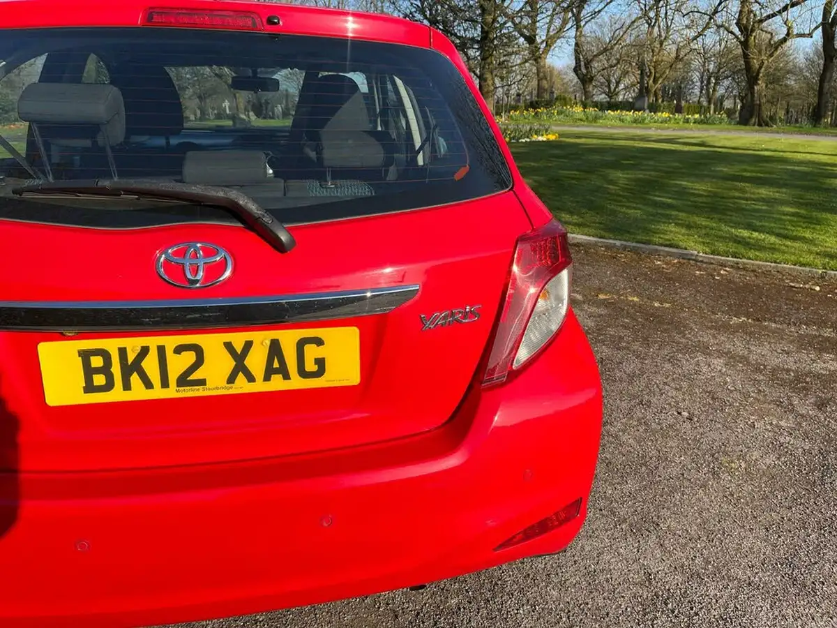 2012-toyota-yaris-10-tr-touch-go-5d-big-65