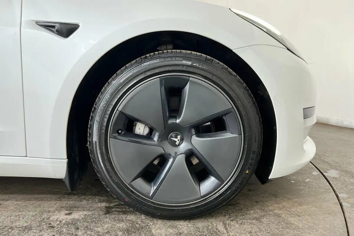 2021-tesla-model-3-e-long-range-awd-big-10
