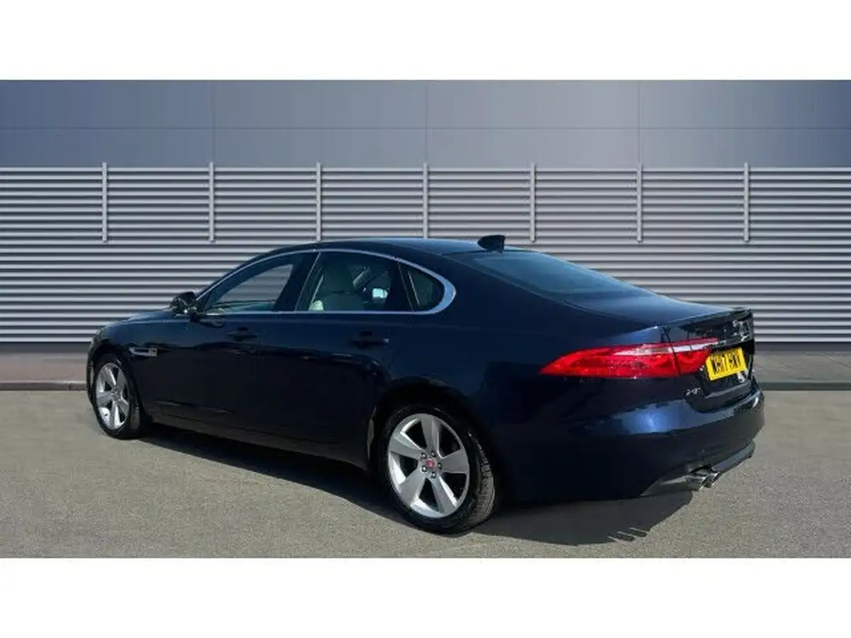 2017-jaguar-xf-20td-portfolio-180ps-saloon-4d-1999cc-auto-big-1