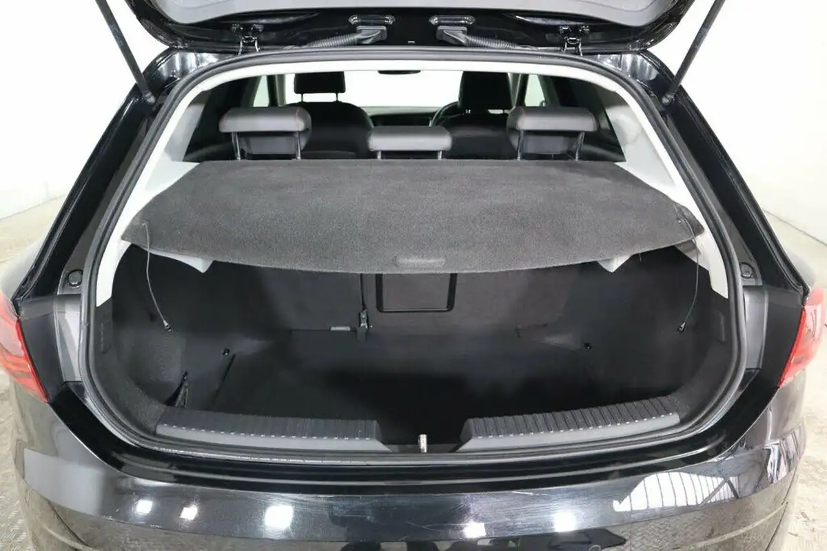 2019-seat-leon-20-tsi-fr-sport-hatchback-big-53