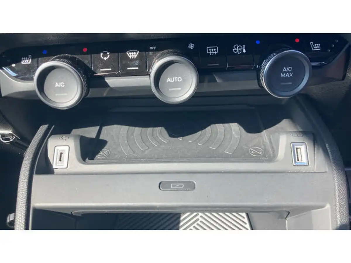 2024-citroen-c4-e-e-series-156ps-54kwh-big-25