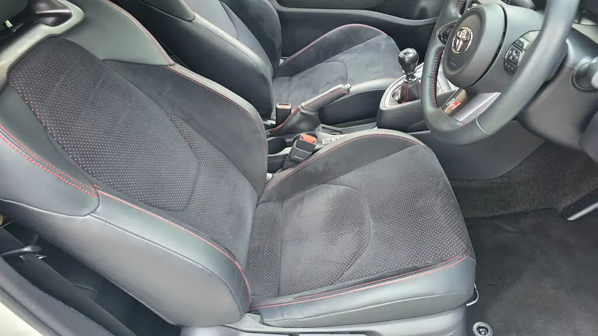 2021-toyota-yaris-16-gr-circuit-pack-big-15