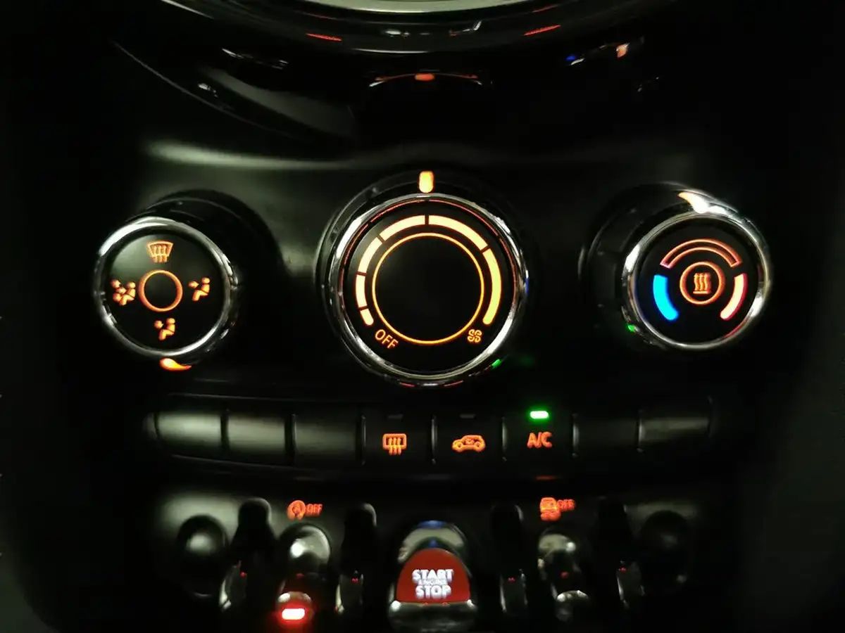 2021-mini-cooper-15-one-classic-5d-auto-big-17